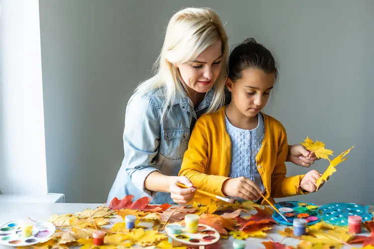 mother daughter painting leaves 