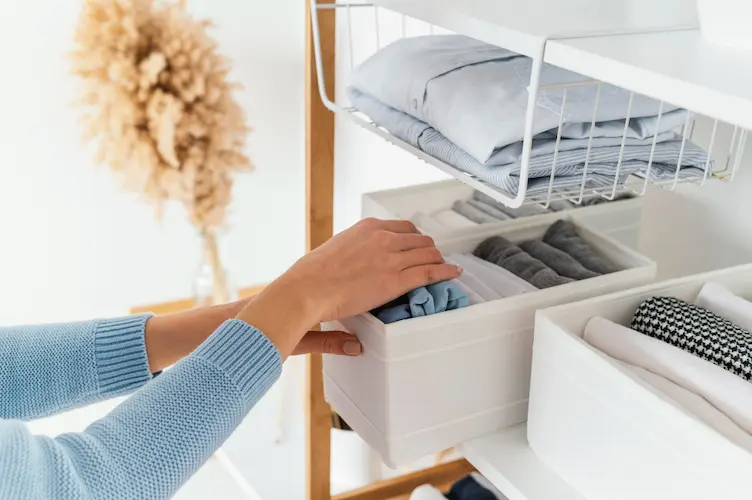 organized baskets

how to declutter your home